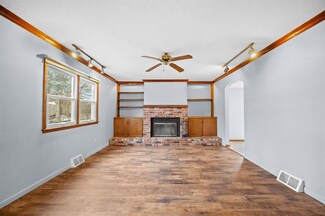 3905 76th St, Urbandale, IA 50322