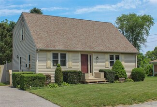 12 Kathleen Dr, Warren, RI 02885
