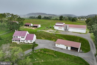 251 W Shore Dr, Hamburg, PA 19526
