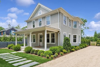 105 Willow St, Southampton, NY 11968