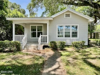 1038 8th Ave, Graceville, FL 32440