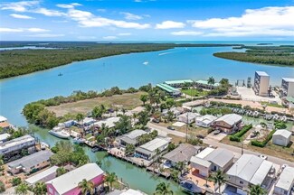 625 Palm Ave, Goodland, FL 34140