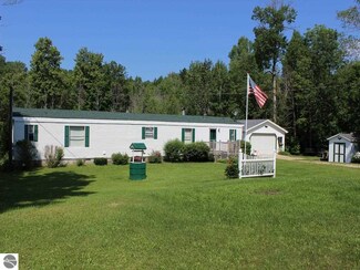 5059 N Raymond Rd, Luther, MI 49656