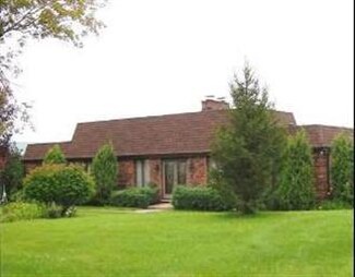 1125 Woodlawn Rd, Lee, IL 60530