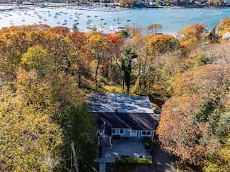 37 Bay Ave, Huntington, NY 11743