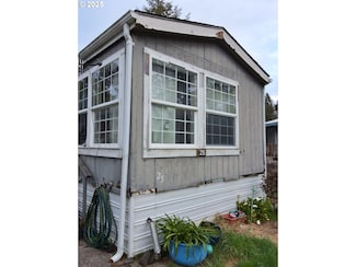 93740 Shutters Landing Ln, North Bend, OR 97459