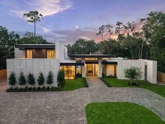 9010 Memorial Dr, Houston, TX 77024