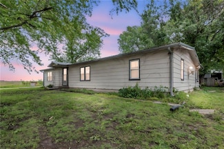 39135 Plum Creek Rd, Osawatomie, KS 66064