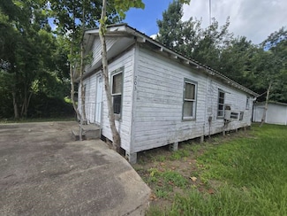 203 Cedar Cir, New Caney, TX 77357