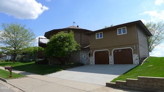 1005 Lohstreter Rd, Mandan, ND 58554