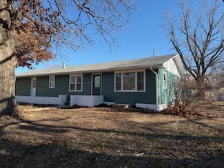 400 S Streeter Ave, Hesston, KS 67062