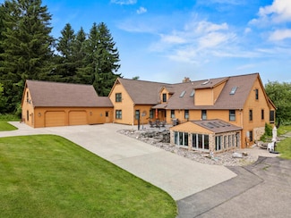 3447 Mayberry Ln, Howell, MI 48843