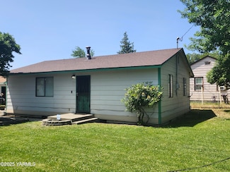 1202 W Viola Ave, Yakima, WA 98902