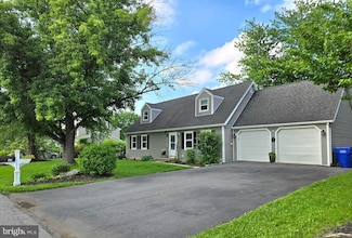 17 Goldenrod Dr, Carlisle, PA 17015