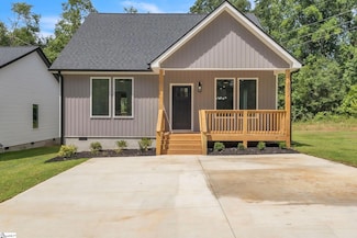 331 W Peachtree St, Woodruff, SC 29388