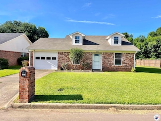 207 Wilder Dr, Hooks, TX 75561