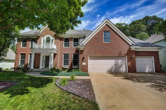 5948 Parkwood Dr, Saint Paul, MN 55126