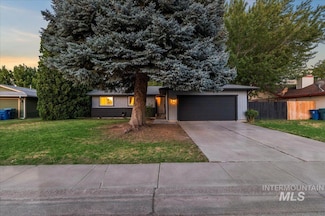 830 S Haskett St, Mountain Home, ID 83647