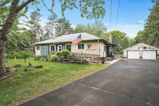 1611 Goose Lake Rd, Saint Paul, MN 55110