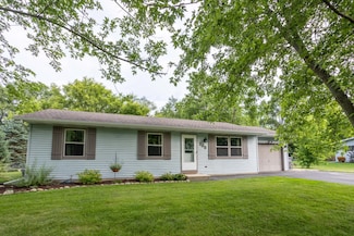 305 N Parkview Dr, Eagle, WI 53119