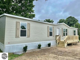 11399 Union St, Fife Lake, MI 49633