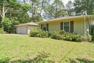 149 Lakeview Dr, Whispering Pines, NC 28327
