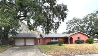 3925 Baywood Dr, Moss Point, MS 39563
