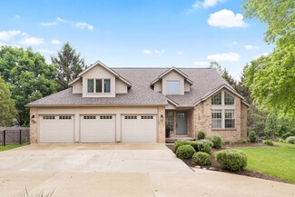1002 Briarcliff Dr, Mahomet, IL 61853