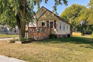 3812 E 8th St, Des Moines, IA 50316