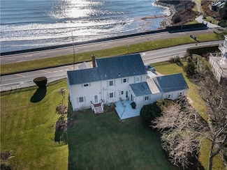 132 Memorial Blvd, Newport, RI 02840