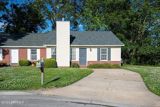 111 Fairview Ln, Richlands, NC 28574