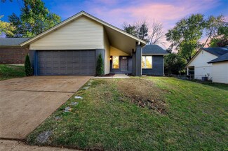 5424 Suntrail Dr, Florissant, MO 63033