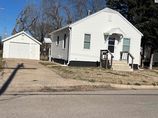 315 E Taylor St, Lyons, KS 67554