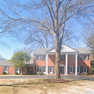 849 Bluespring Ln, Saint Louis, MO 63131