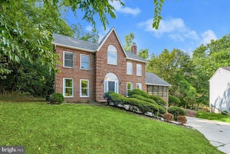 17 Alexandria Overlook Dr, Oxon Hill, MD 20745