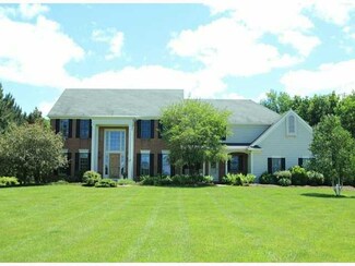 77 Mendonshire Heights, Honeoye Falls, NY 14472