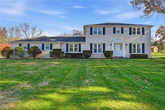 2955 Chaucer Dr NE, Canton, OH 44721