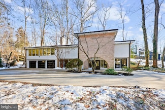7009 Crail Dr, Bethesda, MD 20817