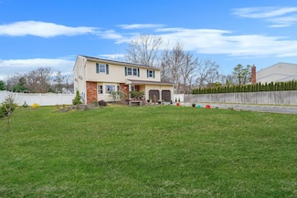 243 Seneca Ave, Dix Hills, NY 11746
