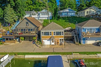 6668 Shoreline Ct, Saranac, MI 48881