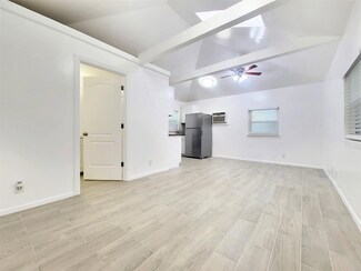1009 38 1 2 St E Unit B, Austin, TX 78751