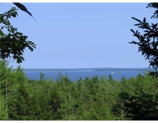 94 Beach Rd, Lincolnville, ME 04849