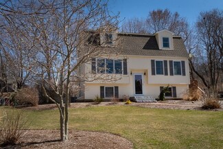 2 Stacey Ln, Amesbury, MA 01913