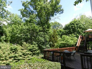 2852 Bradley Acres Ct, Herndon, VA 20171