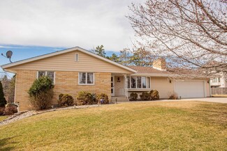 7102 Baker Rd, Eden Prairie, MN 55346