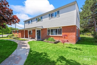 3401 W Hillcrest Dr, Boise, ID 83705