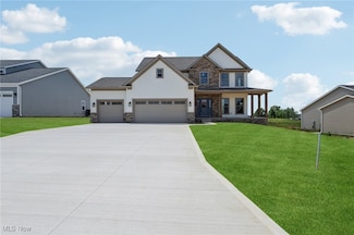 2414 Ledgestone Dr NW, Uniontown, OH 44685