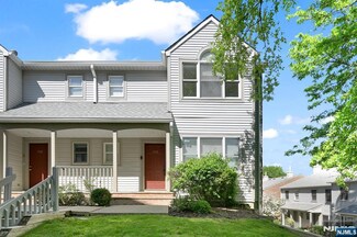 160 Panorama Dr, Edgewater, NJ 07020