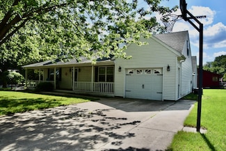 403 Walnut Dr, Sibley, IA 51249