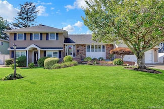 75 Unqua Rd, Massapequa, NY 11758